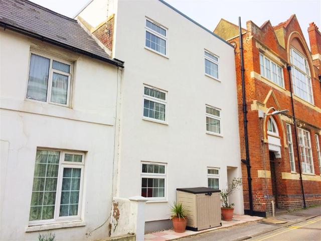 Portland Place, HASTINGS, TN34 1 bed flat to rent £850 pcm £196 pw