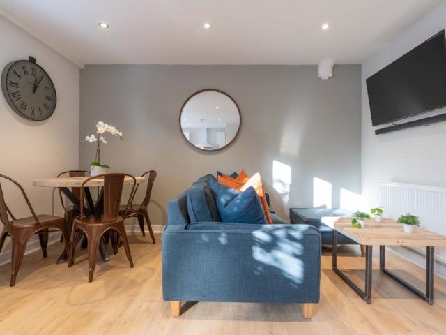 Portland Road, Nottingham NG7, 3 bed flat to rent, £801 pppm | PrimeLocation