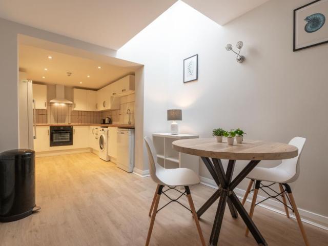 Portland Road, Nottingham NG7, 4 bed flat to rent, £801 pppm | PrimeLocation