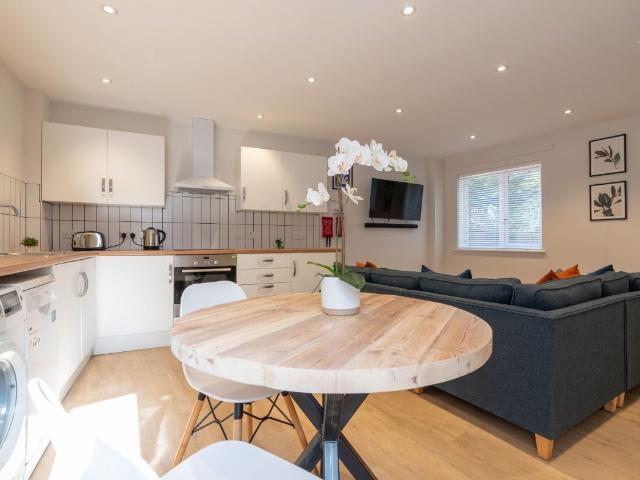 Portland Road, Nottingham NG7, 4 bed flat to rent, £836 pppm | PrimeLocation