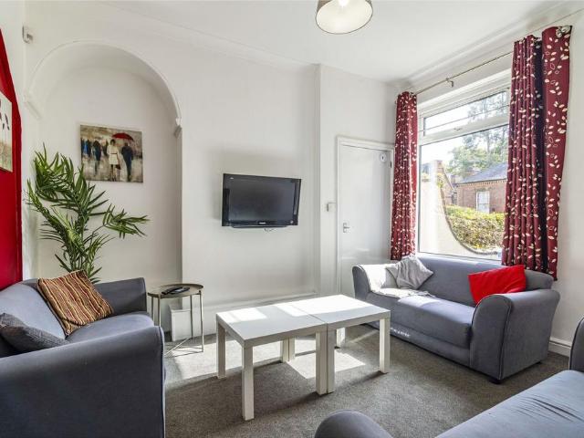 Portland Road, Nottingham, NG7 6 bed terraced house to rent £24,402 pcm £5,631 pw