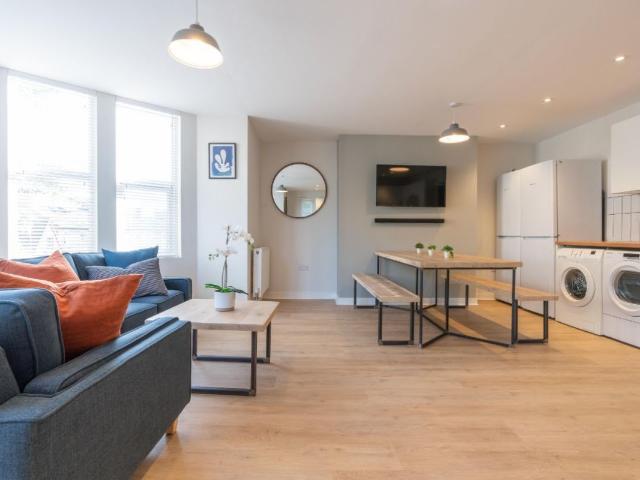Portland Road, Nottingham NG7, 7 bed flat to rent, £836 pppm | PrimeLocation