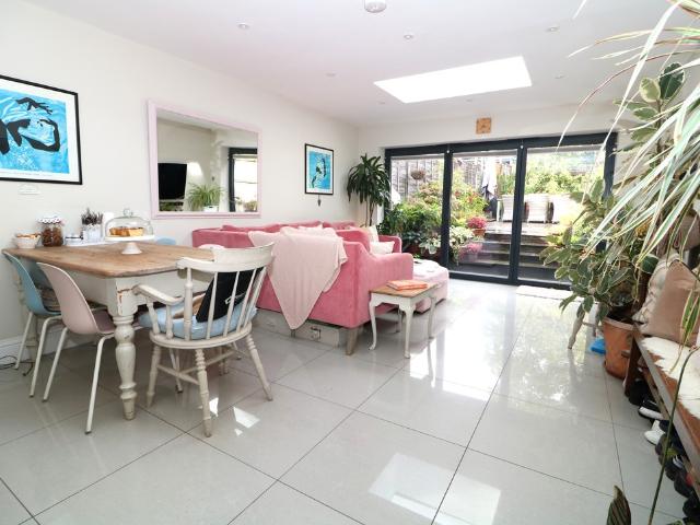 Portland Road, Dorking 3 bedrooms Property for lettings Seymours