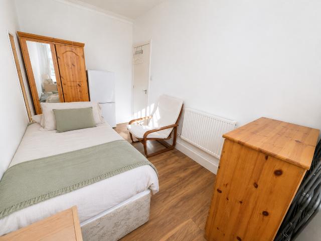 Portland Road, Luton, Bedfordshire LU4, 1 bed property to rent, £375 pcm | PrimeLocation