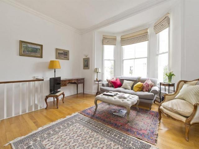 Portland Road, London, W11 2 bed maisonette to rent £3,878 pcm £895 pw