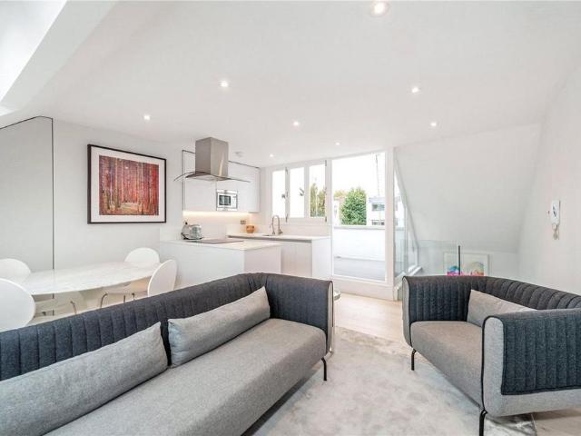 Portland Road, London W11 2 bed maisonette to rent £4,450 pcm £1,027 pw