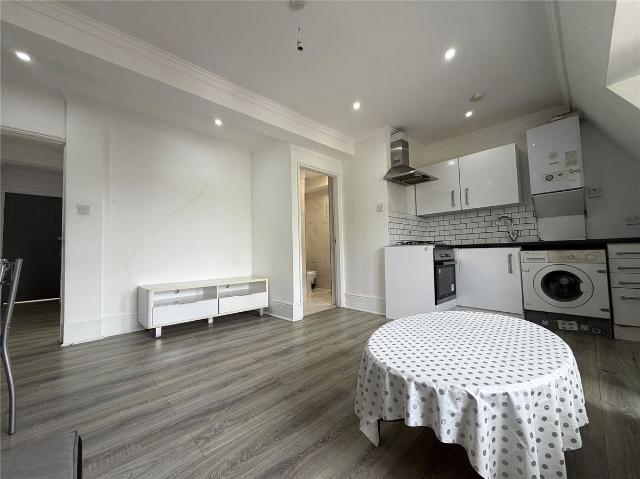 Portland Road, London SE25, 1 bed flat to rent, £1,300 pcm | PrimeLocation