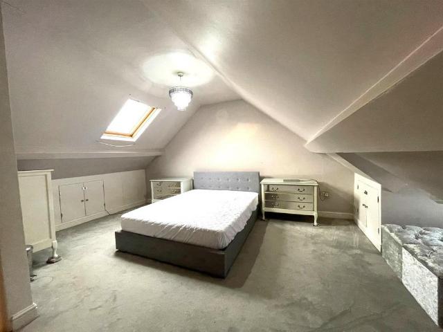 Portland Road, Southall UB2 3 bed flat to rent £2,490 pcm £575 pw