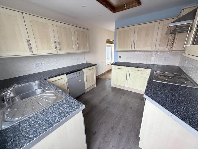 Portland Road, Weymouth DT4, 2 bed flat to rent, £1,100 pcm | PrimeLocation