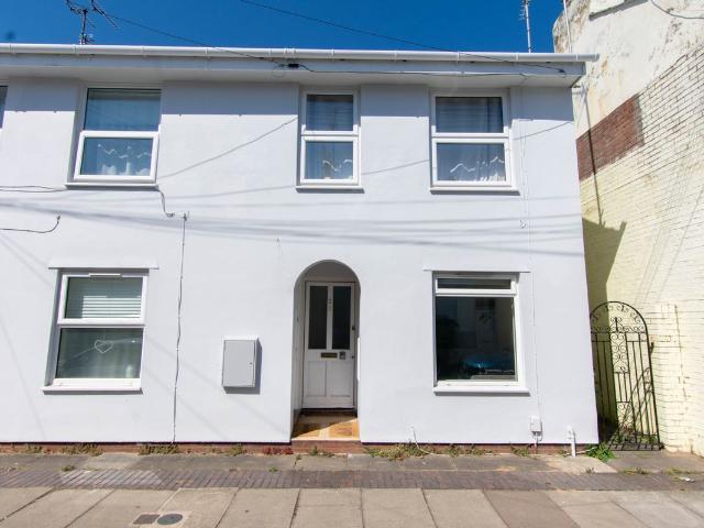 Portland Square, Cheltenham GL52, Studio to rent, £800 pcm | PrimeLocation