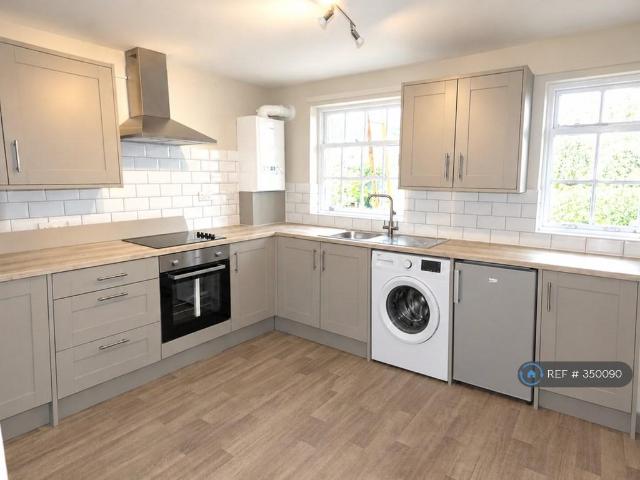 Portland St, Cheltenham, GL52 2 bed flat to rent £995 pcm £230 pw