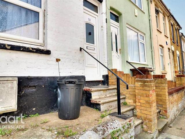 Portland Street, Chatham 1 bed flat to rent £800 pcm £185 pw