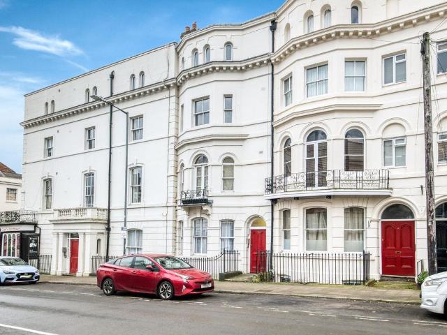 Portland Street, Leamington Spa CV32, 3 bed flat to rent, £2,200 pcm | PrimeLocation