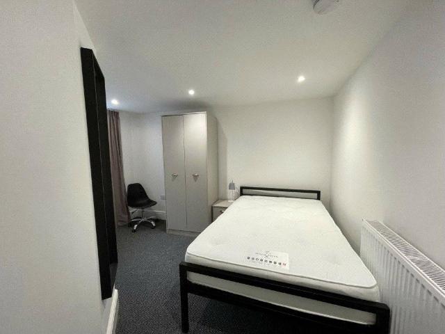 Portland Street, Lincoln. 1 bed in a house share to rent £763 pcm £176 pw