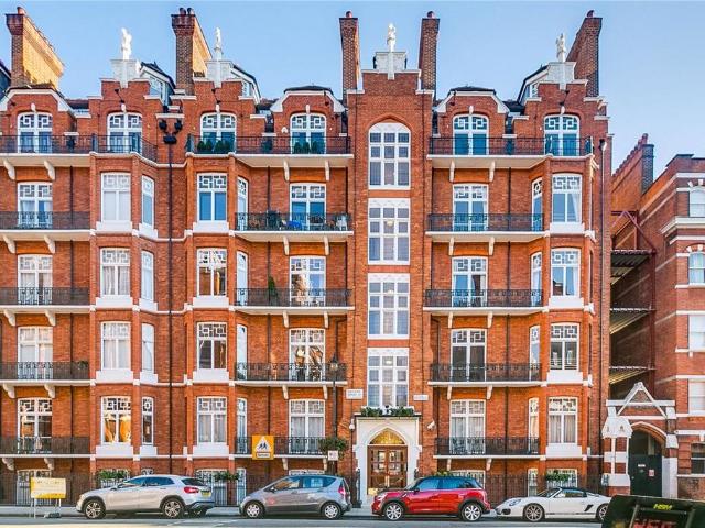 Portman Mansions, London W1U 4 bed flat to rent £8,498 pcm £1,961 pw