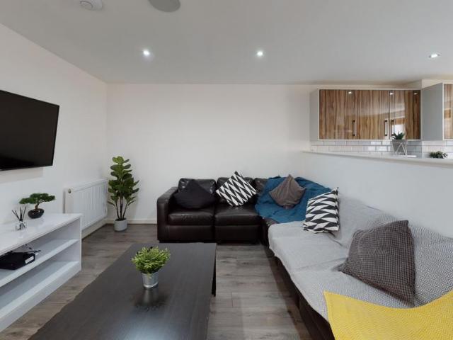 Portman Road, Liverpool L15 6 bed house to rent £3,770 pcm £870 pw