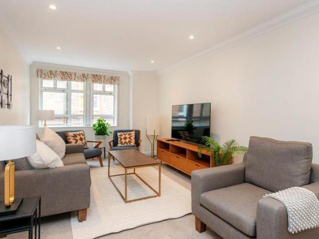 Portman Square, London W1H 2 bed apartment to rent £5,590 pcm £1,290 pw