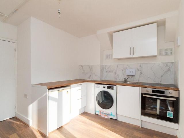 Portnall Road, London W9 Studio to rent £1,100 pcm £254 pw