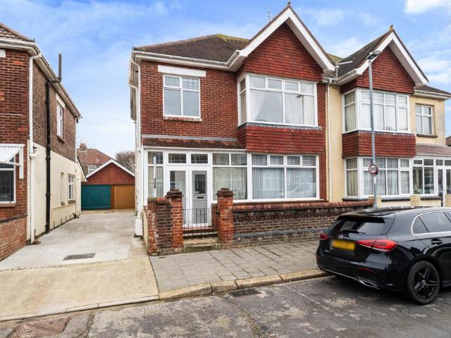 Portsmouth PO2 1 bed flat to rent £950 pcm £219 pw