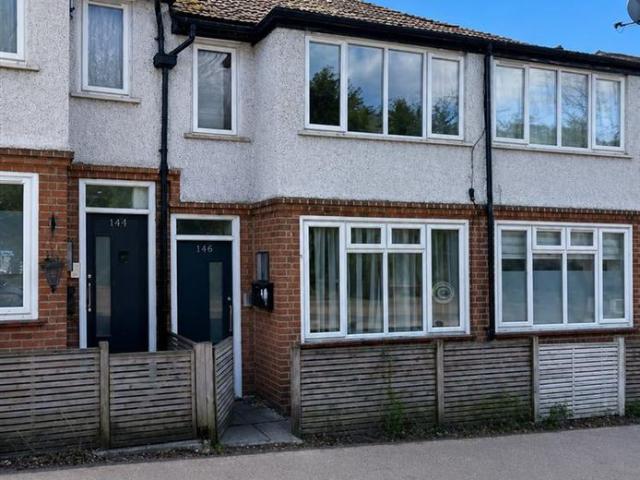 Portsmouth Road, Cobham KT11, London