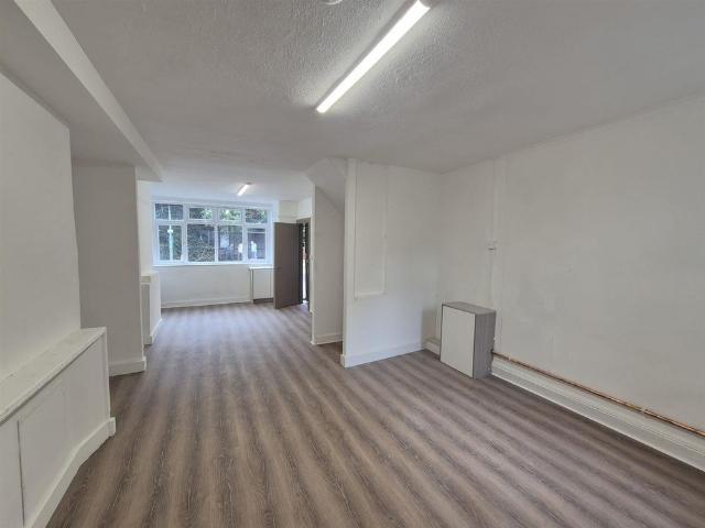Portsmouth Road, Cobham KT11, London