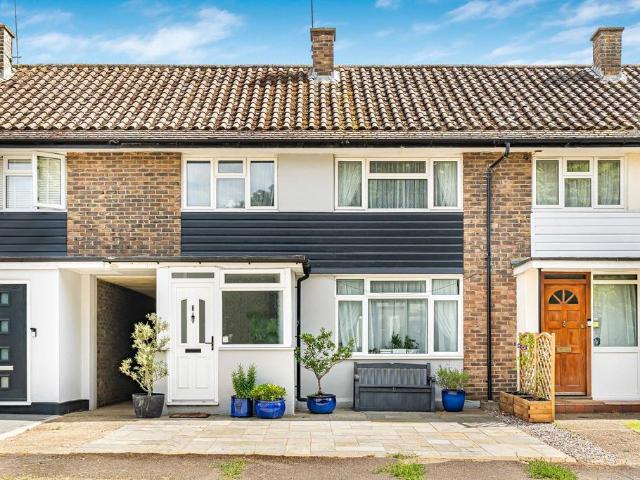 Portsmouth Road, Cobham, Surrey, KT11 3 bed terraced house to rent £2,250 pcm £519 pw