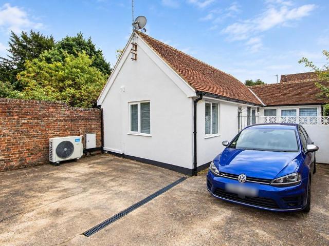 Portsmouth Road, Godalming GU8 2 bed house to rent £1,750 pcm £404 pw