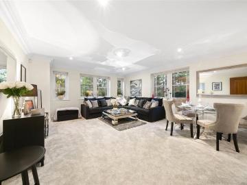 Portsmouth Road, Esher, Surrey, KT10 2 bed flat to rent £2,500 pcm £577 pw