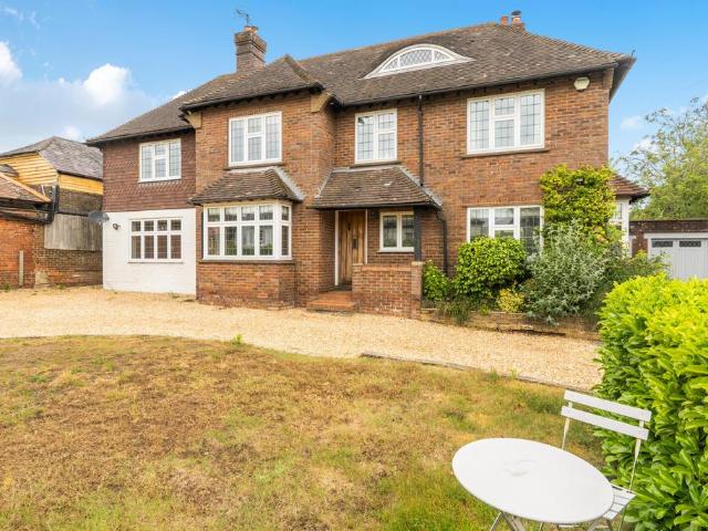 Portsmouth Road, Milford, Godalming, GU8 5 bed detached house to rent £4,000 pcm £923 pw