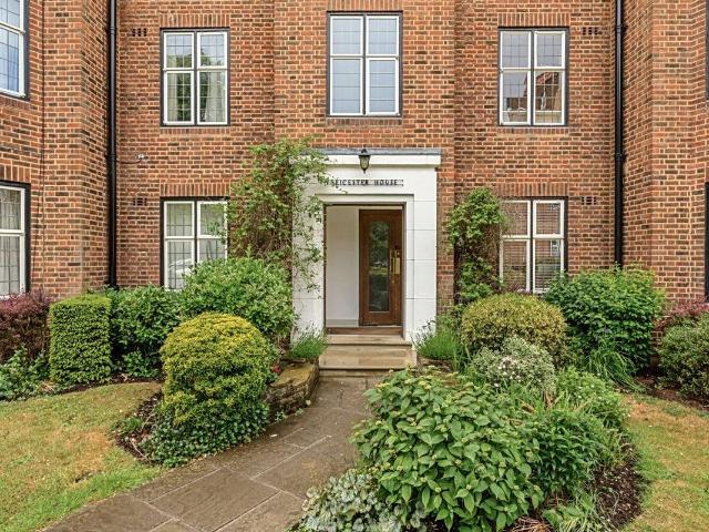 Portsmouth Road, Putney, London SW15, 1 bed flat to rent, £2,200 pcm | PrimeLocation