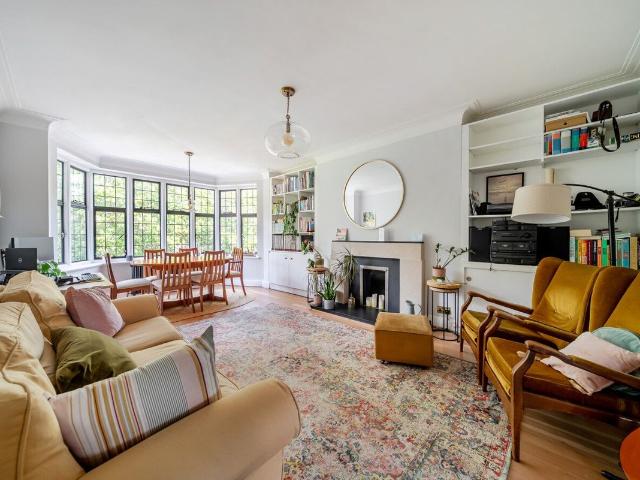 Portsmouth Road, Putney, London SW15, 3 bed flat to rent, £3,150 pcm | PrimeLocation