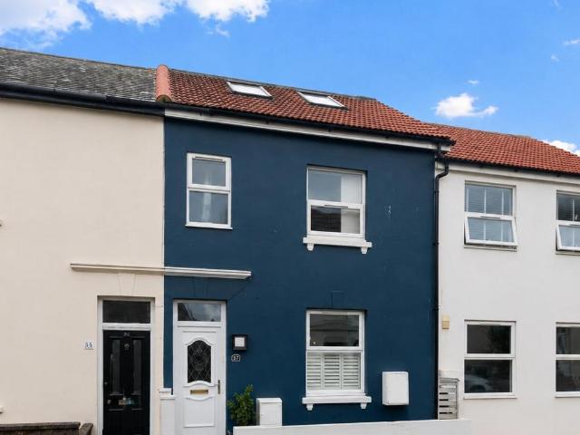 Portslade, Brighton 4 bed house to rent £2,400 pcm £554 pw