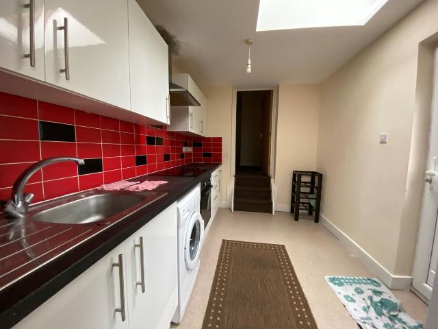Portswood Park, Portswood Road, Southampton SO17, 3 bed flat to rent, £1,500 pcm | PrimeLocation