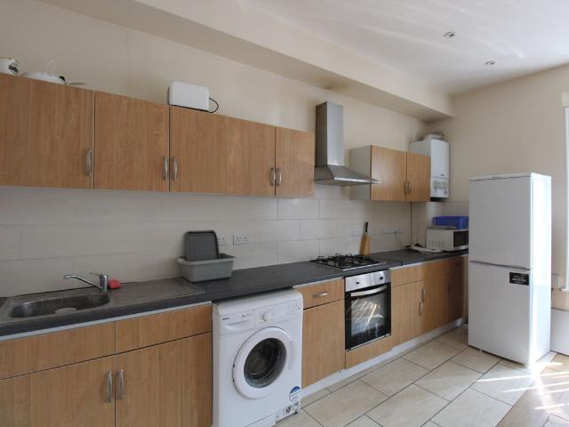 Portswood Park, Portswood Road, Southampton SO17, 4 bed flat to rent, £1,800 pcm | PrimeLocation