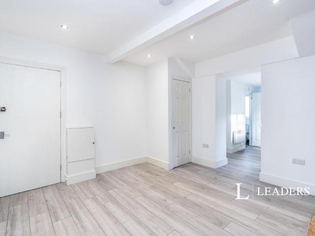 Portswood Road, Southampton. 1 bed flat to rent £825 pcm £190 pw