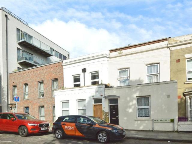 Portree Street, London, E14 2 bed flat to rent £1,900 pcm £438 pw
