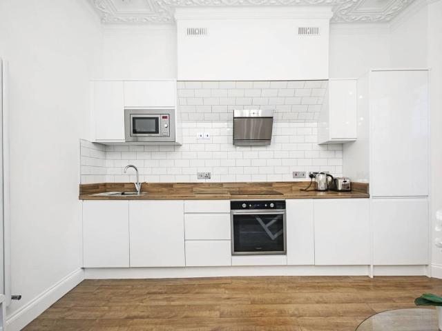 Portway, Stratford, London E15, 1 bed flat to rent, £3,500 pcm | PrimeLocation