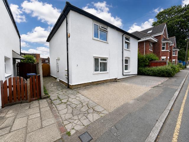 Portugal Road GU21, 3 bed semi detached house to rent, £2,100 pcm | PrimeLocation