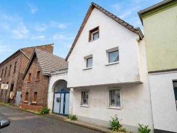 Porz Zündorf/Groov Nähe: Handwerker aufgepasst Liebhaber Haus in Beliebter Lage