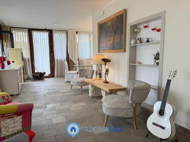 PORZIONE 3 CAMERE IN AFFITTO €.1.450 rif.2131