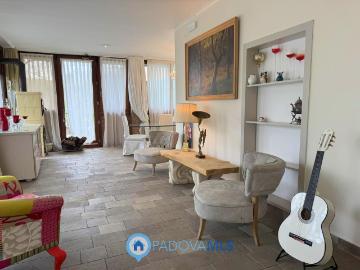 PORZIONE 3 CAMERE IN AFFITTO €.1.450 rif.2131
