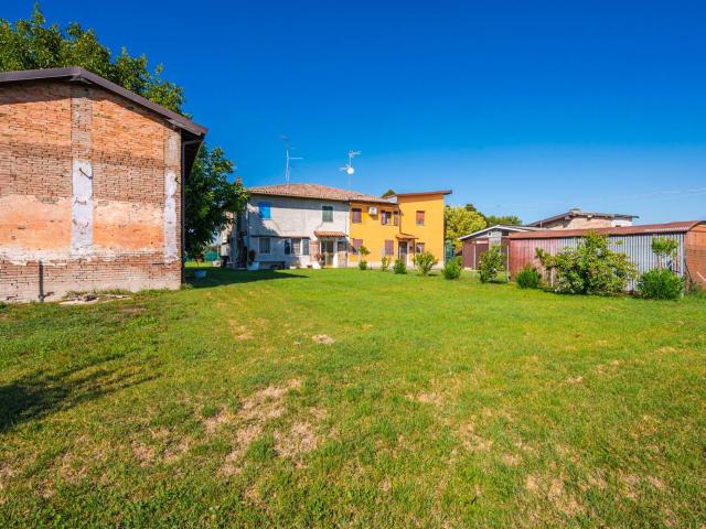 PORZIONE CON GIARDINO in vendita a San Pietro in Casale