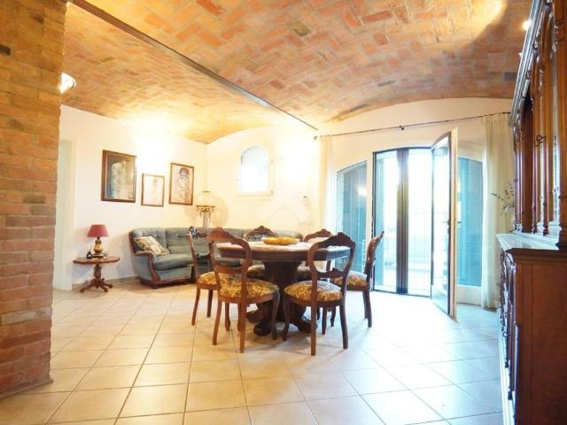 Porzione di trifamiliare in affitto