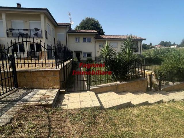 PORZIONE DI VILLA A SCHIERA CON GIARDINO VIA CEPPETA
