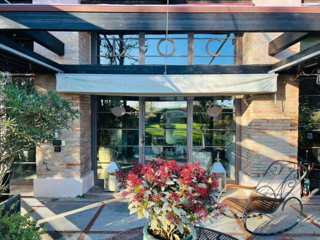Porzione di villa in vendita a Modena
