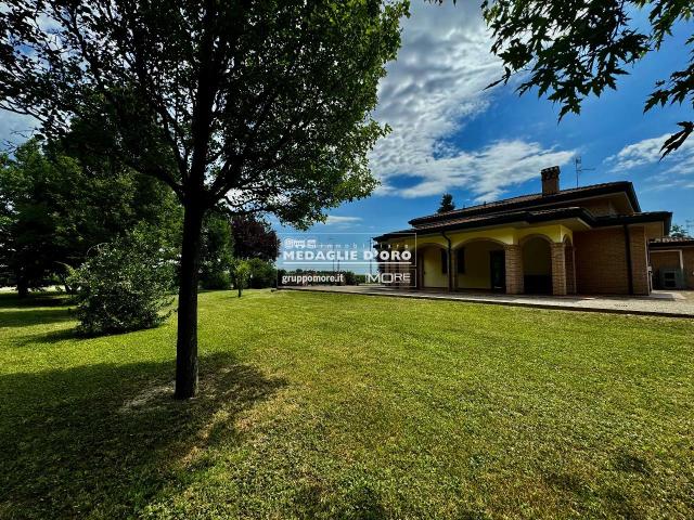 Porzione di villa in vendita a Modena