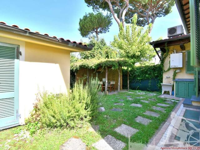 Porzione di villa in affitto a Pietrasanta