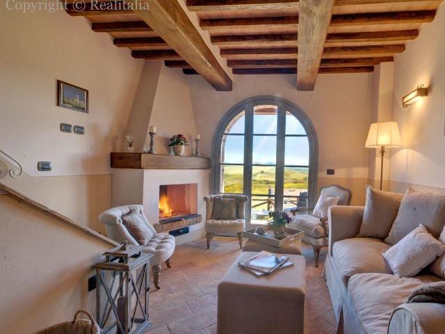 Porzione di villa in complesso di prestigio con piscina cond. 142m² Chianni