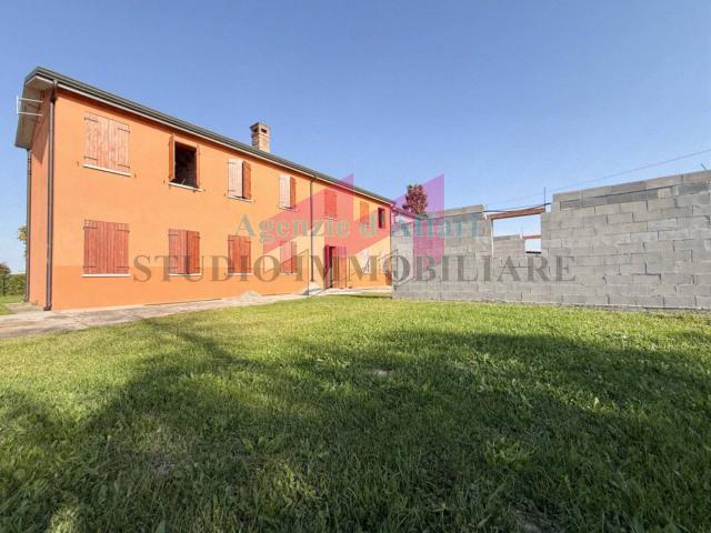 Porzione di bifamiliare in vendita a Castelmassa