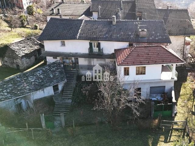 Porzione di bifamiliare in vendita a Pont Canavese